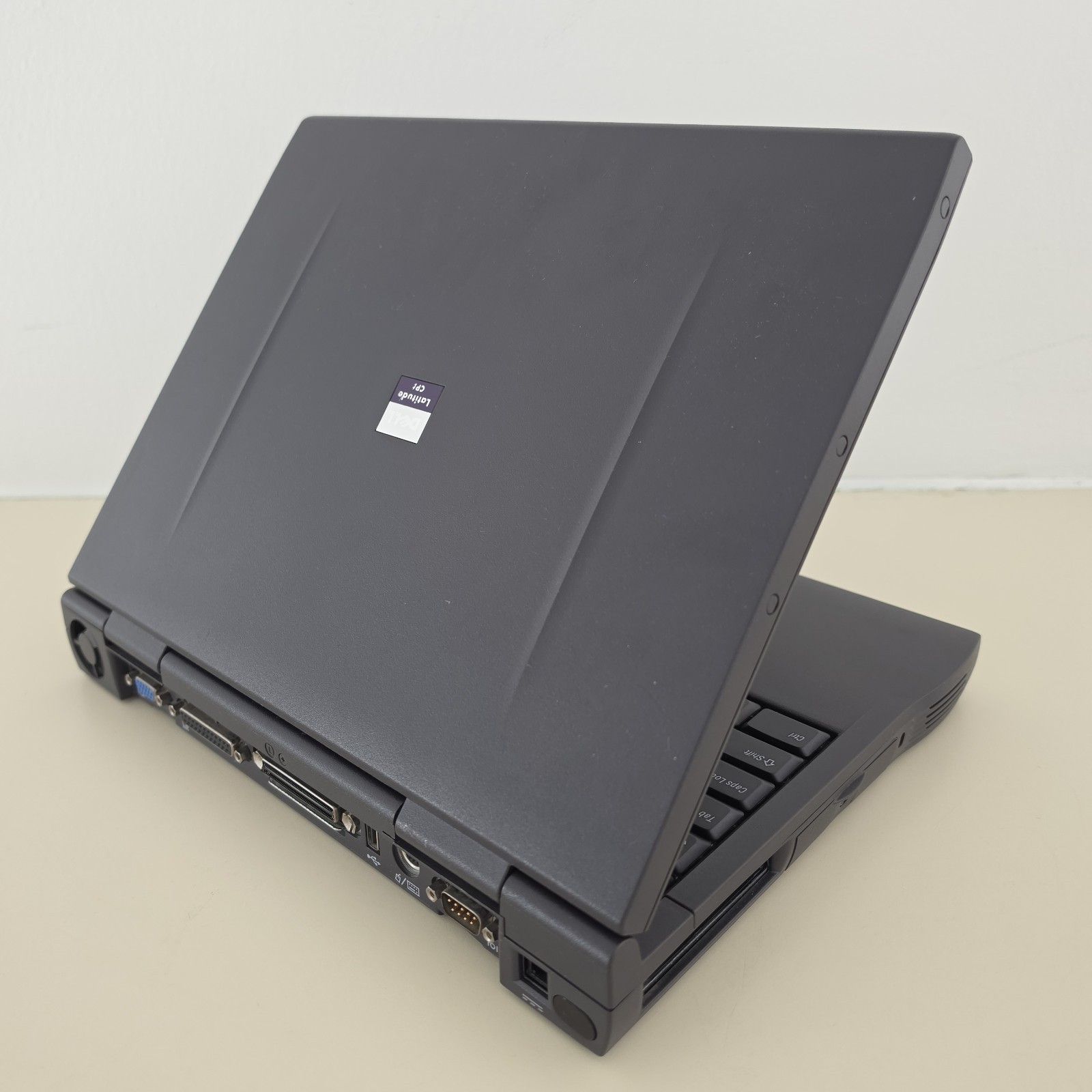 RETRO 14.1″ VINTAGE DELL Latitude CPt C4000GT Laptop – 64MB RAM – 4.86GB HDD