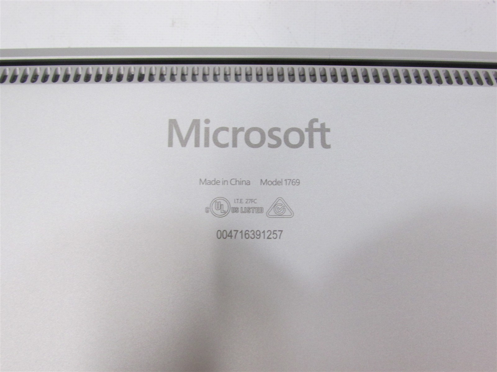 Microsoft Surface Laptop 2 1769 i5-8350U 2.4GHz 8GB RAM 128GB 13.5″ Win 11 Pro