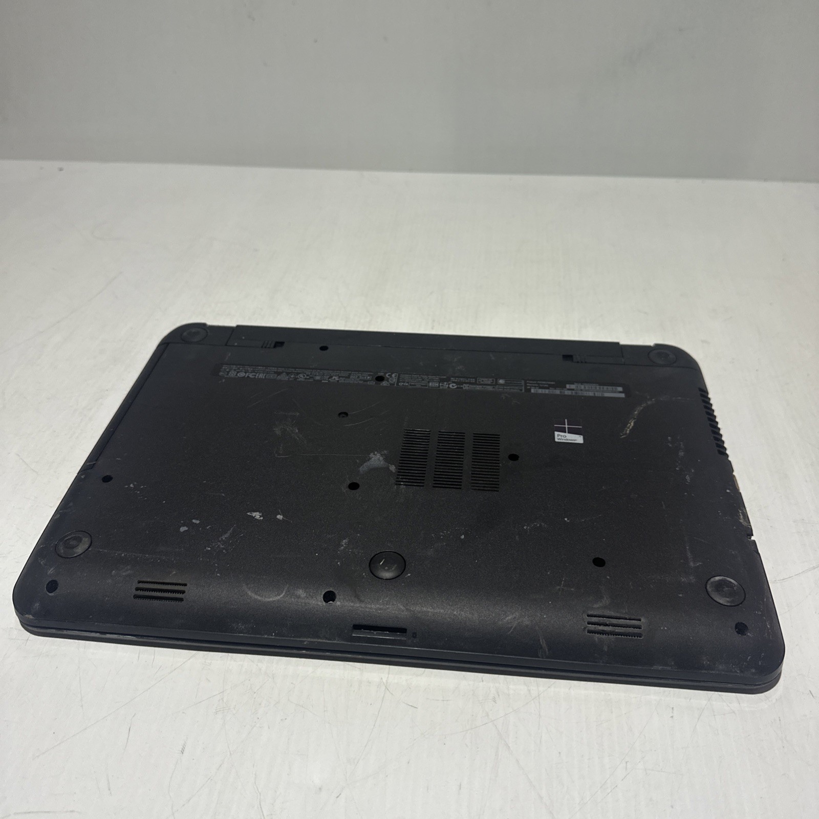 Hp 250 G3 Notebook i3-4005u 4gb Ram No Drives Boots Bios Water DMG