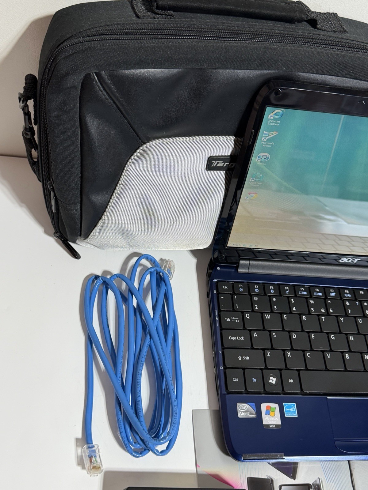 Acer Aspire One Netbook Blue 10.1″ Intel Atom 2GB RAM 80GB HDD Windows 7 Case