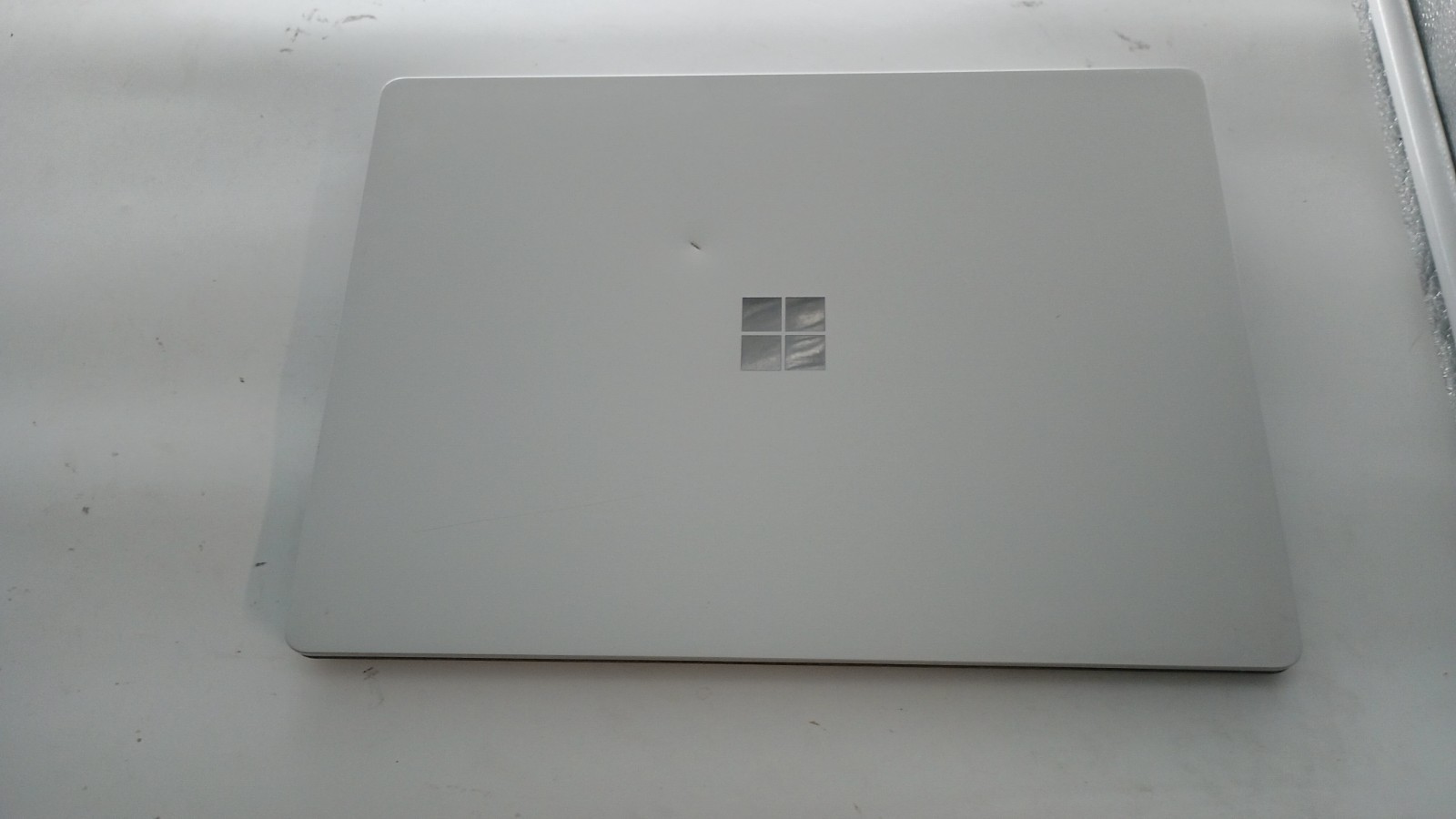 1092 Surface Laptop 2 w/charger.i5-8350U.256GB NVMe.8GB.13.5″2K Touch.W11 Pro