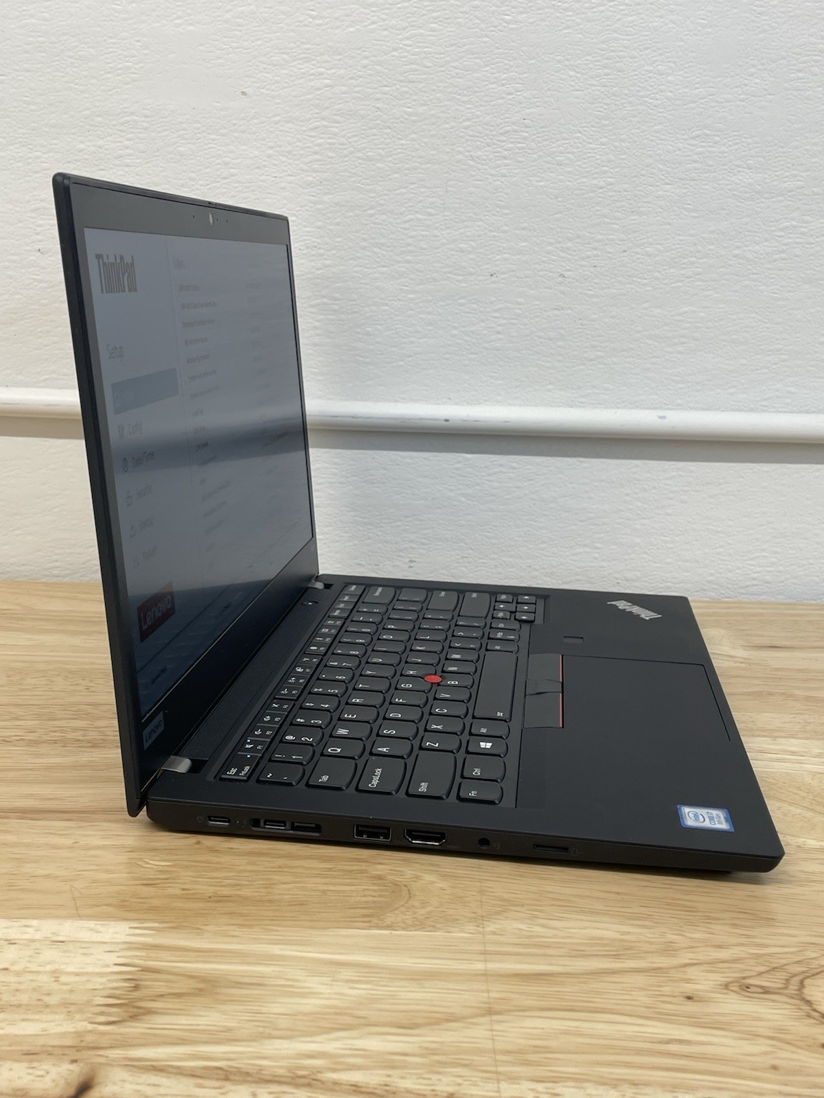 Lenovo ThinkPad T490 Core i7-8565U 1.80GHz – 8GB RAM 256GB SSD Win11