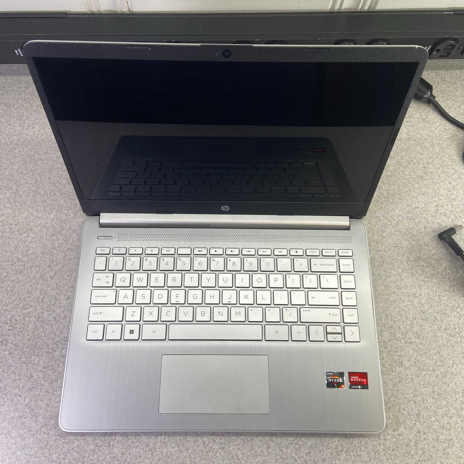 HP 14-fq0110wm HP 14″ FHD AMD Ryzen 3 3250U 2.6GHz AMD Radeon Graphics 4GB RAM