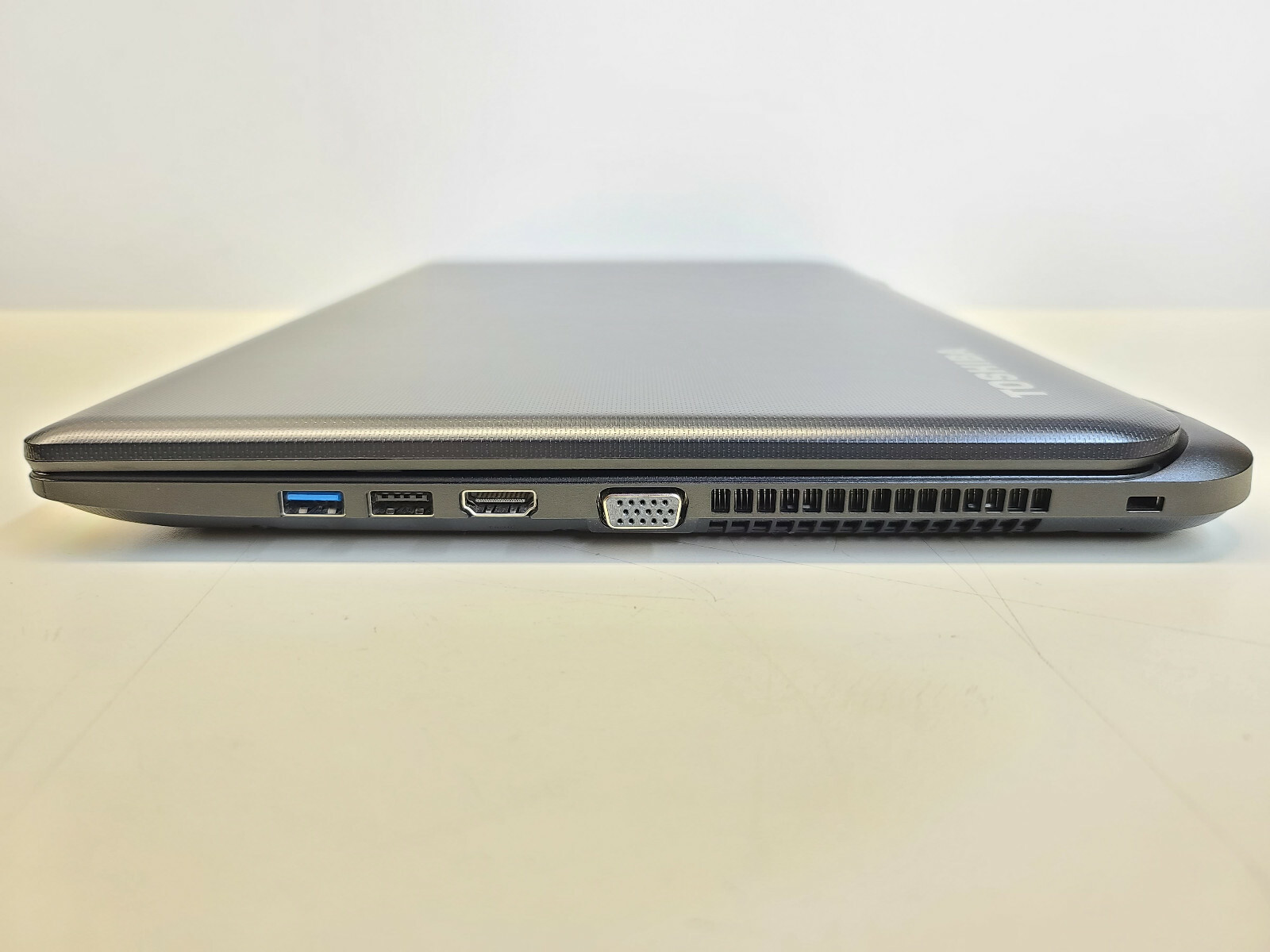 Toshiba Satellite C50D 15.6″ AMD A4-6210 + 4GB + 500GB Windows 8.1 TESTED