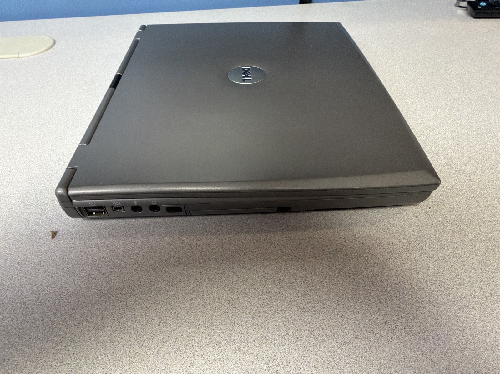 Dell Latitude D400 Centrino Pentium M 1.6GHz 1GB 40GB HDD Bad Display (PARTS)