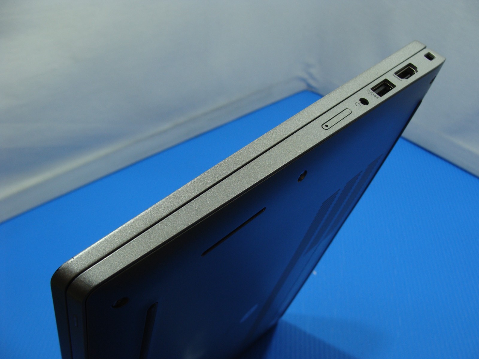 Dell Latitude 5330 13.3″FHD TOUCH i7-1265U 1.8GHz 16GB 512GB SSD W11Pro +Charger