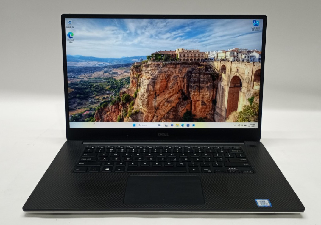 DELL XPS 15 7590 15.6″FHD i5-9300H@2.40GHz 8GB RAM 256GB NVMe WIN 11 Pro WH762*!