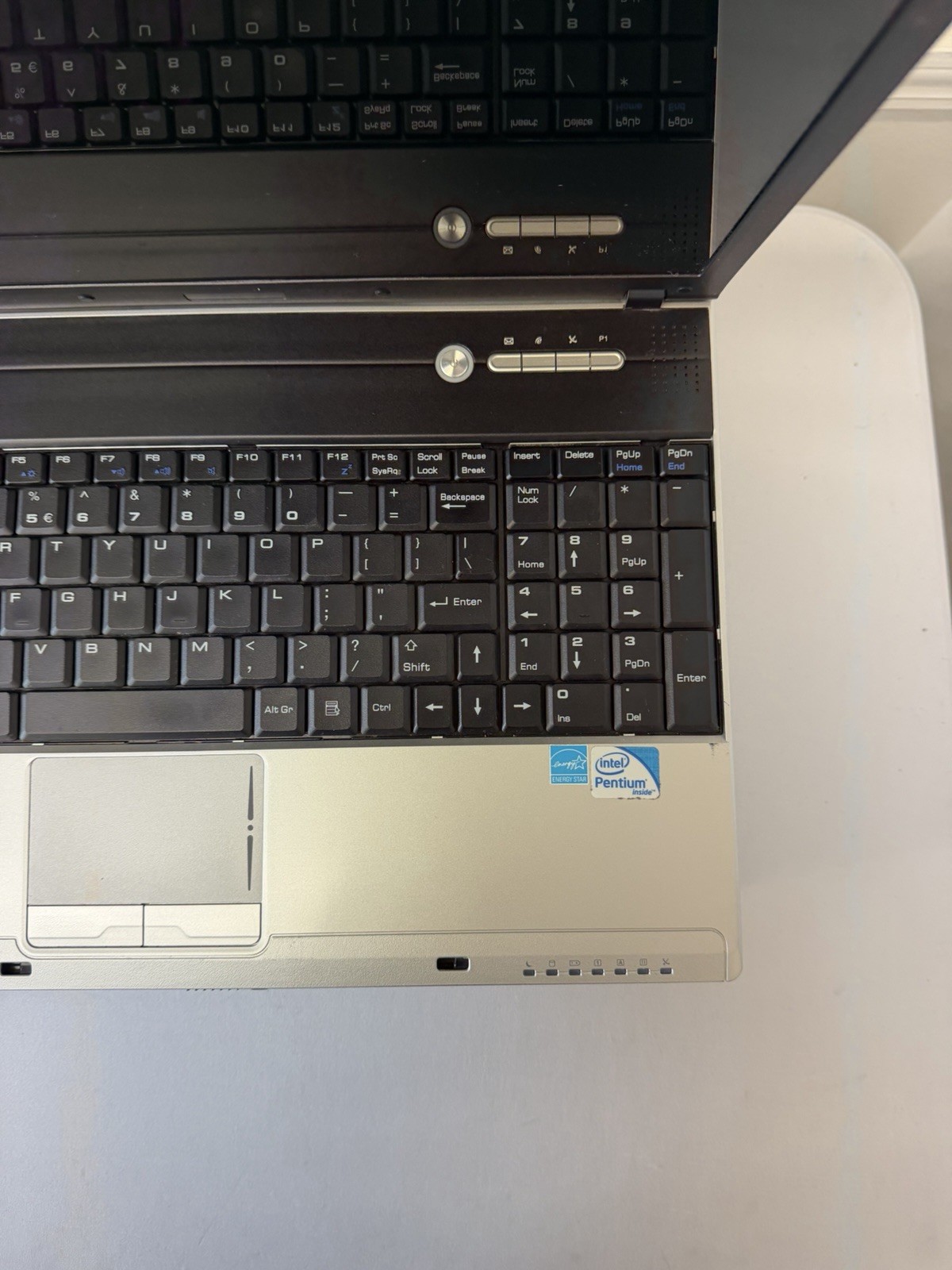 Nobilis MS-163K Laptop – Screen Yellowing -Intel Pentium T4300 – Read Des