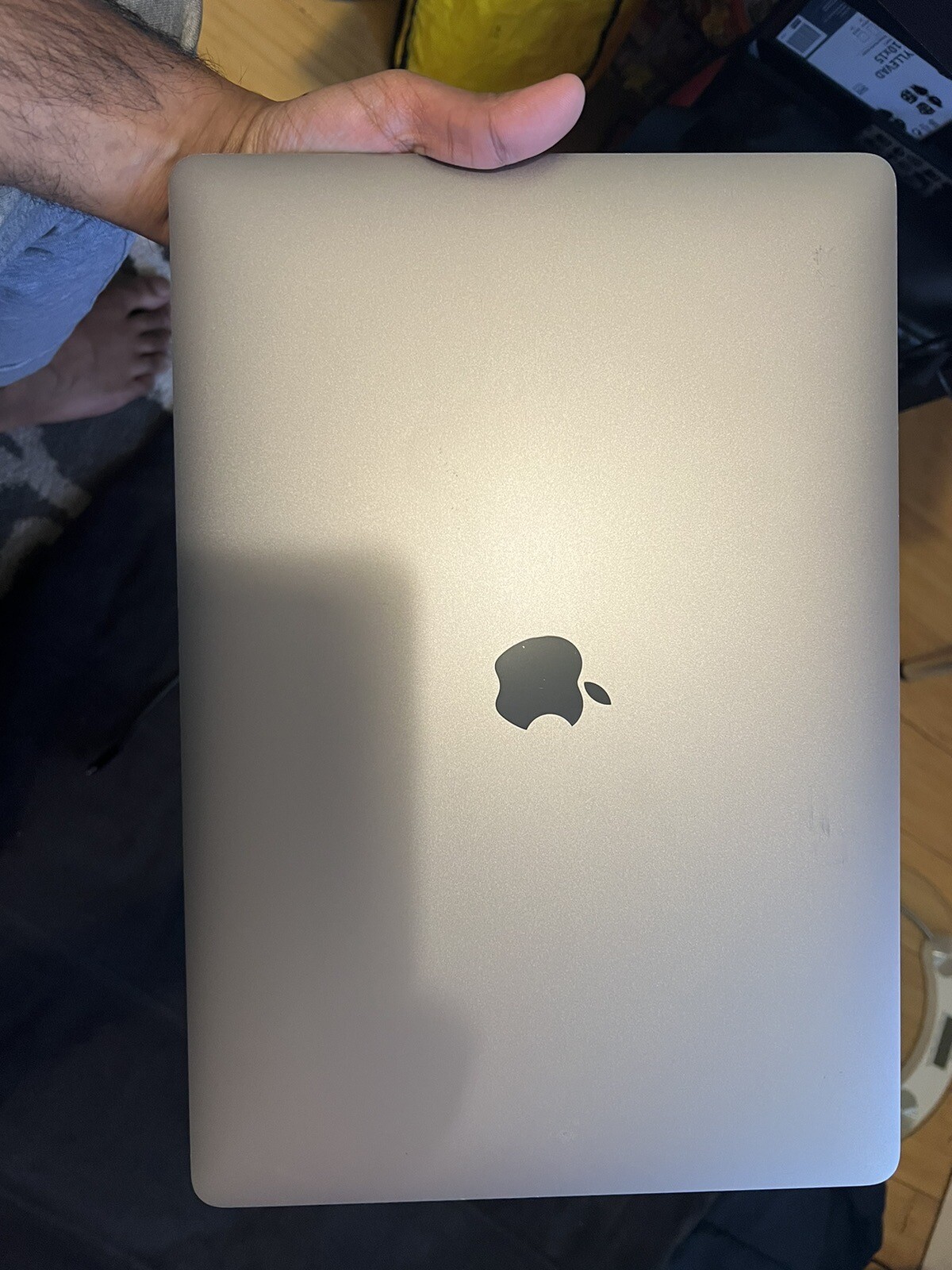 A1990 SPACE GRAY OEM LCD USED GRADE B PLEASE SEE PICTURE BEFORE BUYING