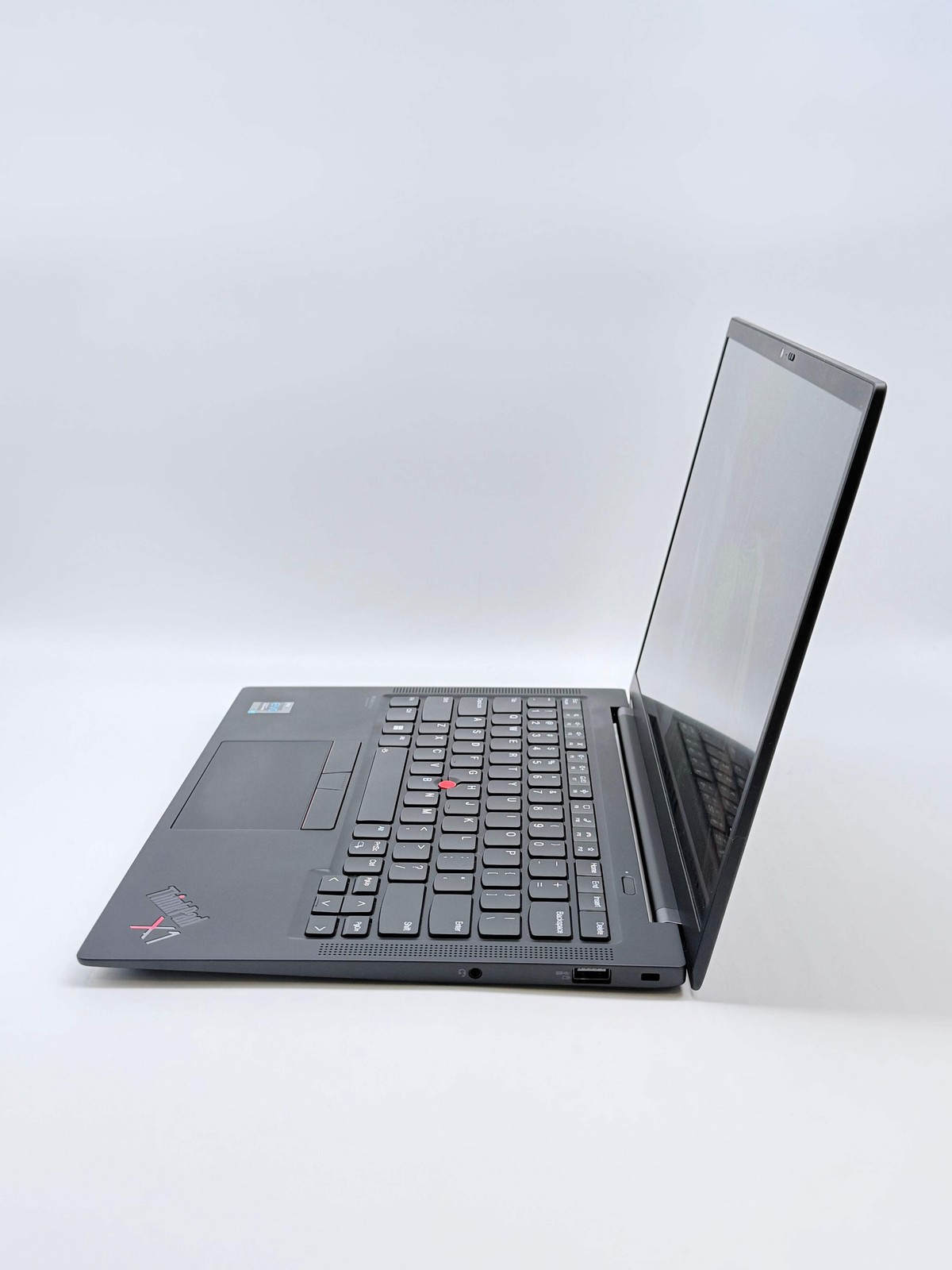 Lenovo ThinkPad X1 Carbon Gen 9 14″ Core i7 16GB RAM 512GB Black w/ Charger
