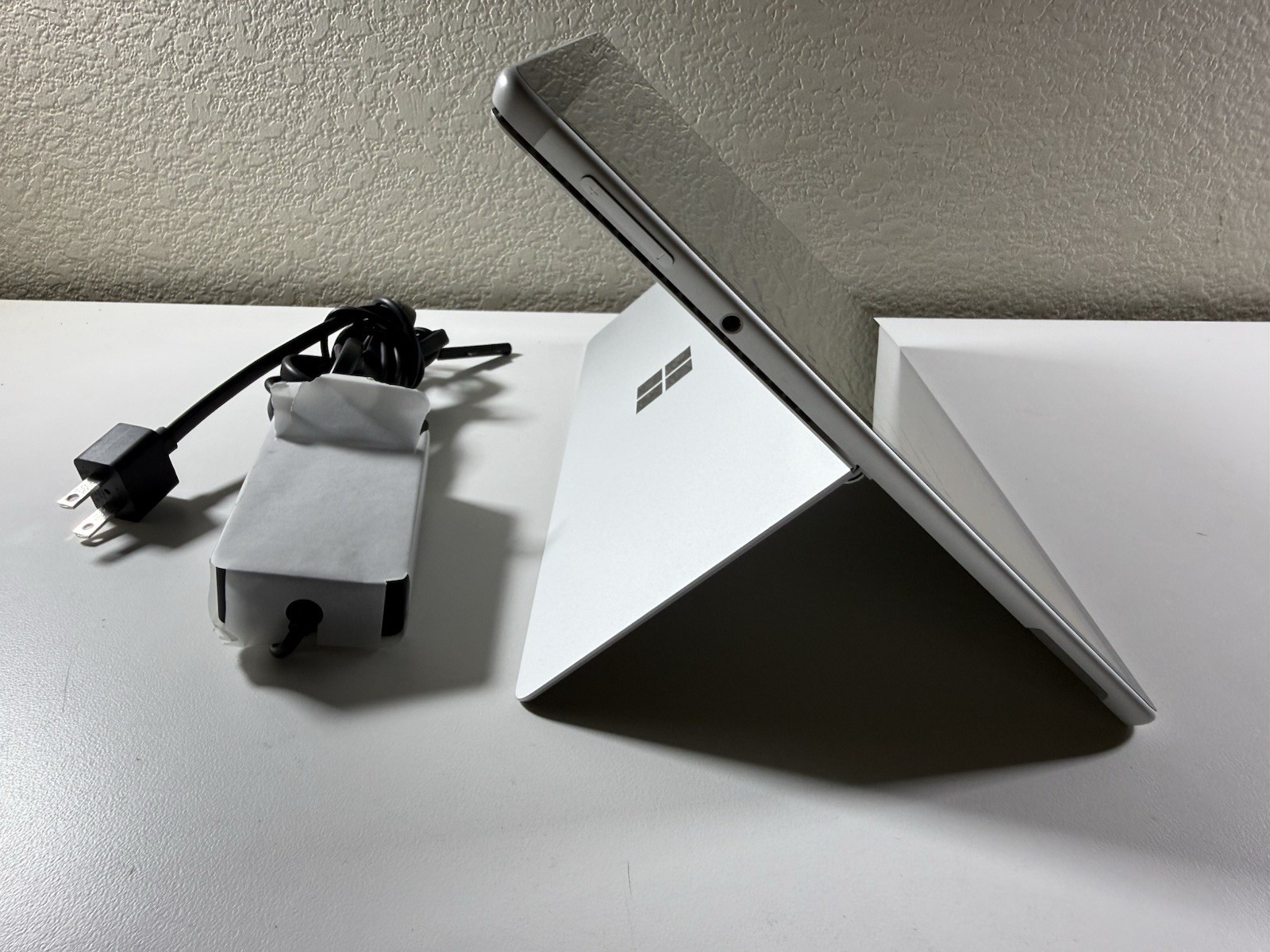 Microsoft Surface Pro 8 (1982) i5-1145G7 – 16GB RAM – 256GB 120Hz – Win 11 Pro