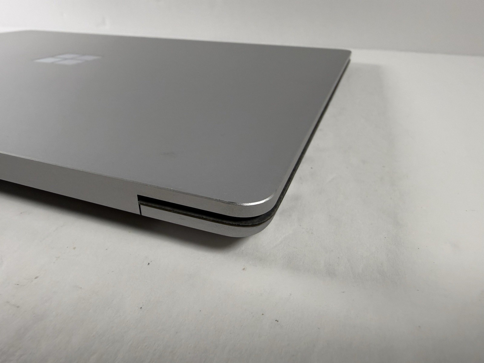 Microsoft Surface Laptop 5 13.5” 1950 Intel Core i7-1265U 16GB RAM 512GB NVME