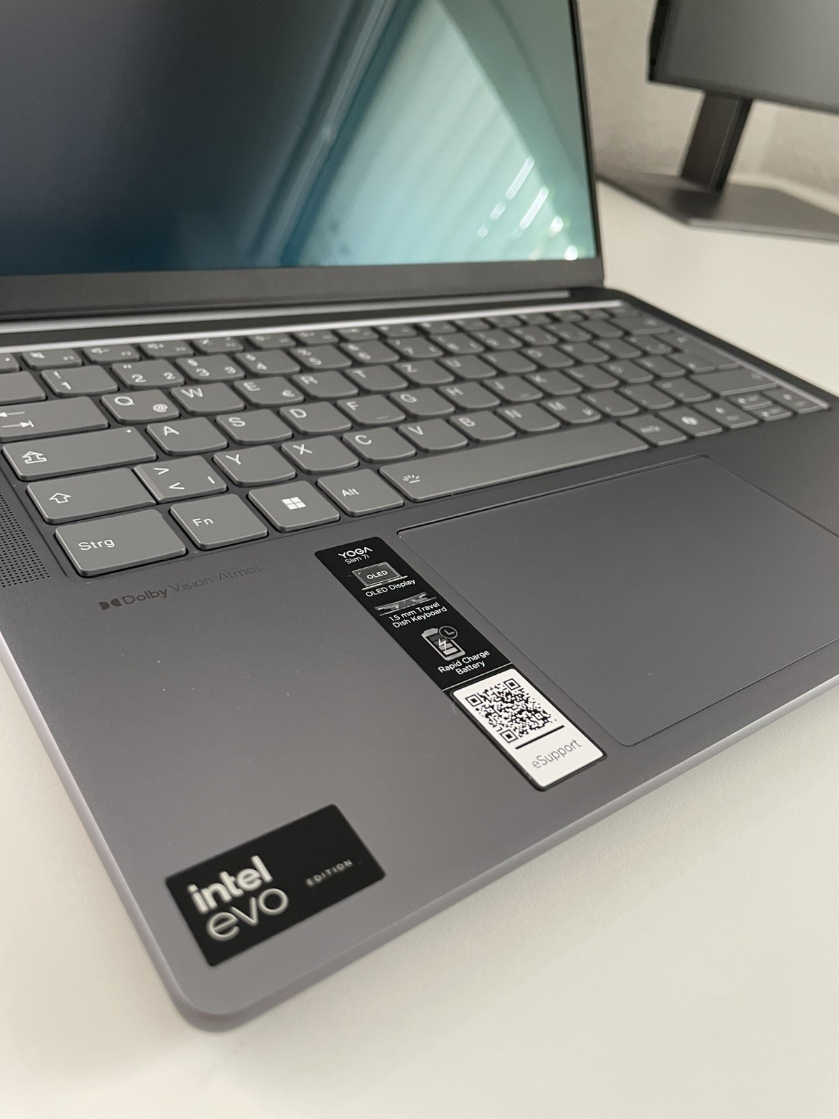 Lenovo Yoga Slim 7i AI Laptop 14” WUXGA OLED Display Intel i7 32GB Ram 1TB SSD