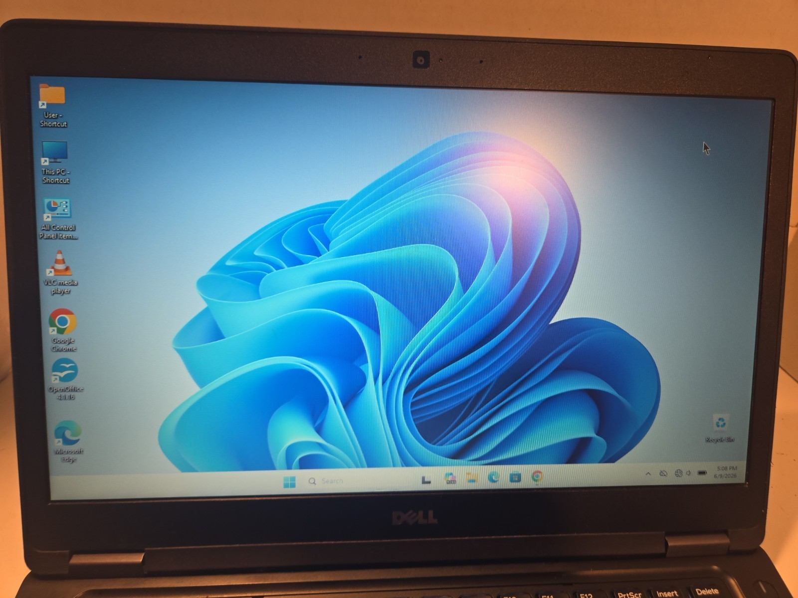 Dell Latitude 5480 Laptop 2.6 GHz i5-7300u 8GB 256GB SSD Webcam Wi-Fi 14″ Win 11