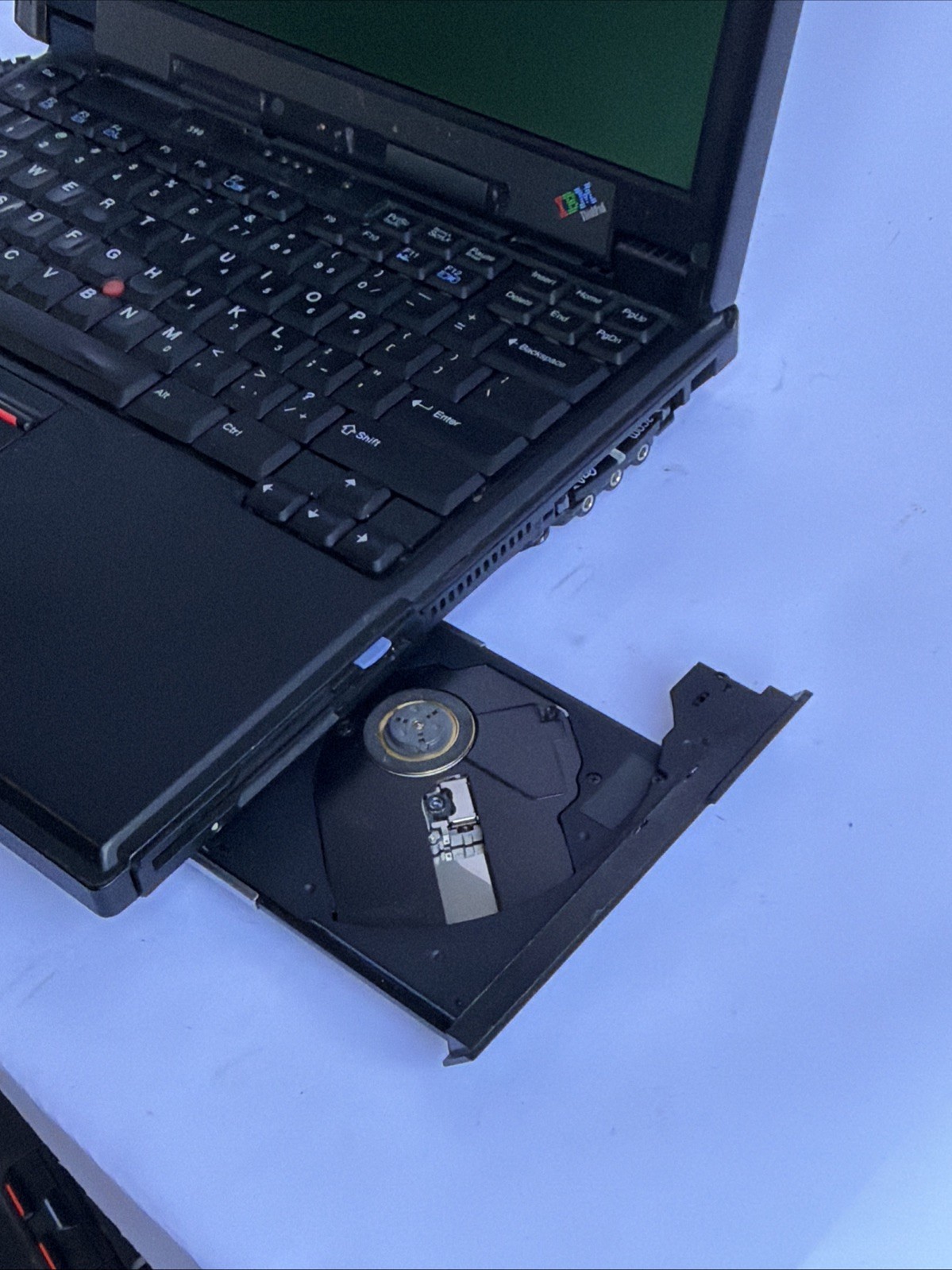 VINTAGE 1990s IBM ThinkPad 390 Laptop Pentium II Win 98 SE 3.5 Floppy BAD HINGE