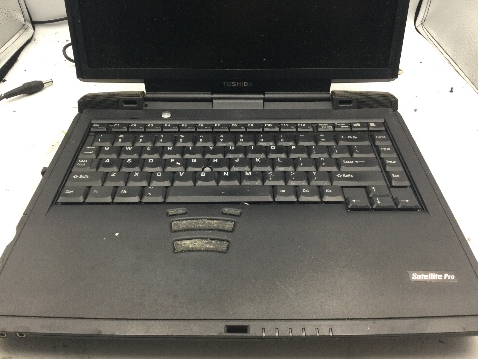 Toshiba Satellite Pro 6100 – FOR PARTS – INTEL PENTIUM 4 – 512MB RAM – READ – BB