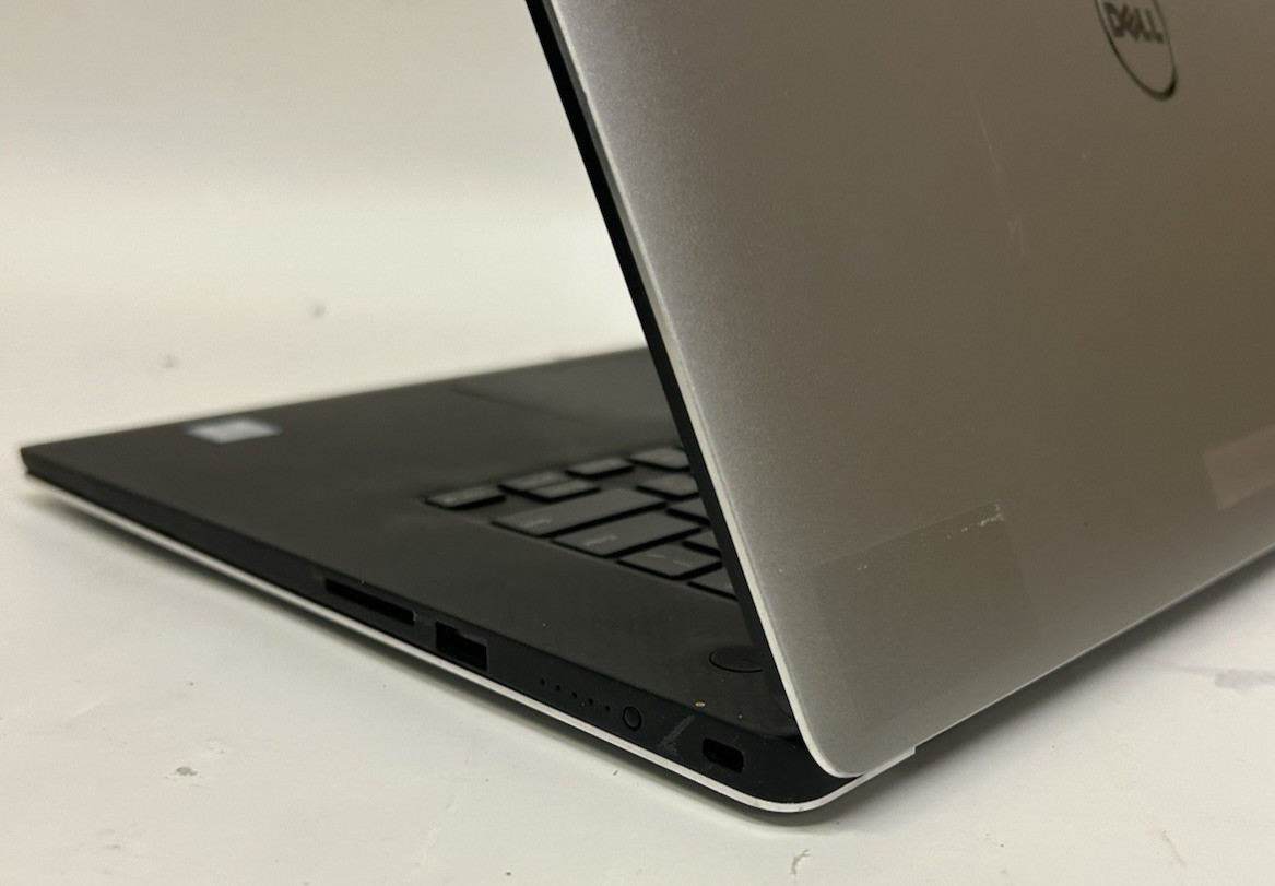 Dell Precision 5520 Xeon E3-1505M v6 15.6″ – NO RAM – NO SSD – 4GB GFX – READ!