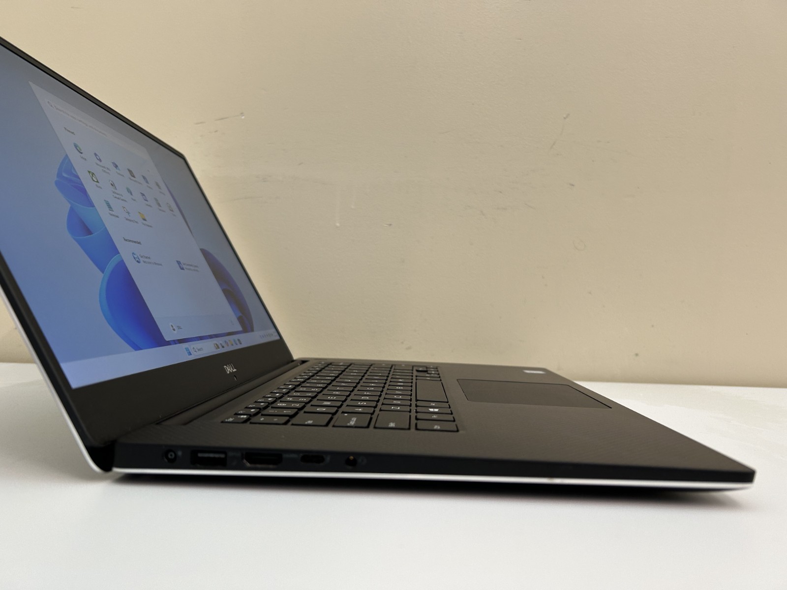 Dell Precision 5530 15.6″ i7-8850H 512GB M.2 32GB RAM Quadro T2000 GPU Win 11