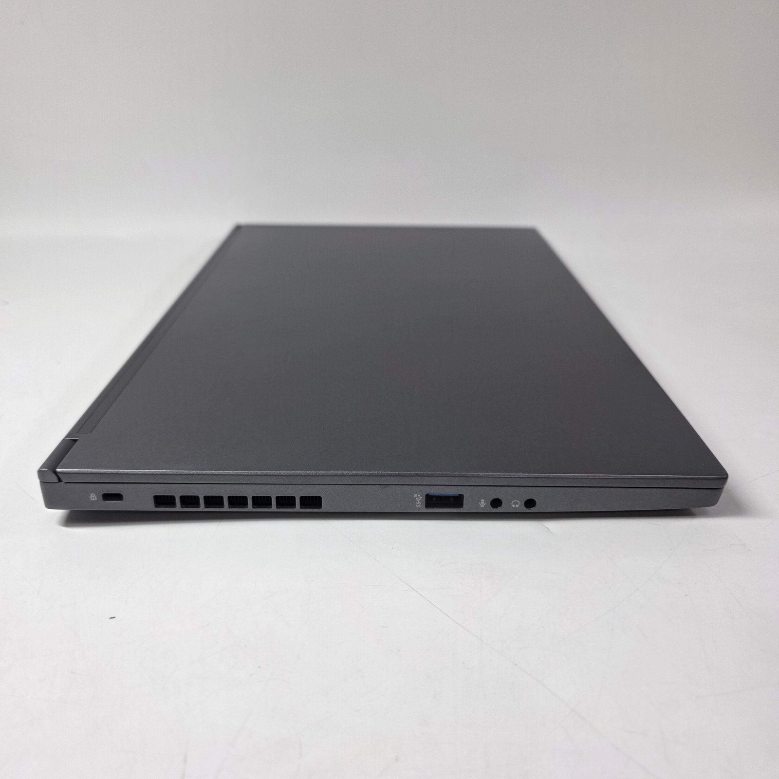 eluktronics Laptop ryzen 9 5900hx 3.30GHz 32GB RAM 1TB SSD GeForce RTX 3080