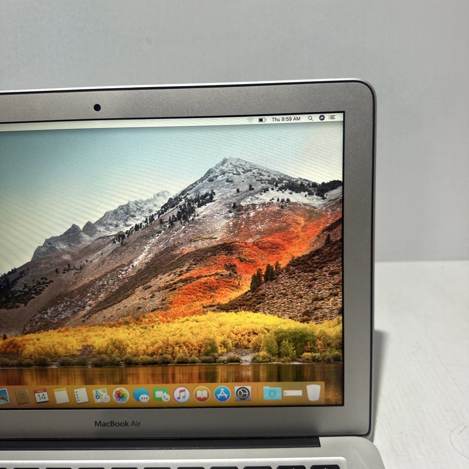 Apple Macbook Air 13″ 2013 Laptop i5-4250u 8gb Ram 251gb SSD High Sierra OS
