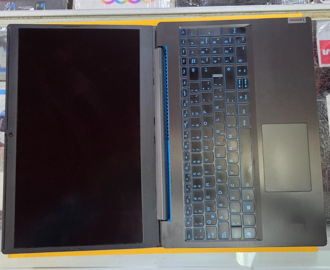 Lenovo IdeaPad 3 15.6″ BROKEN SCREEN FOR SALE WITH CHARGER NO SSD 8GB RAM