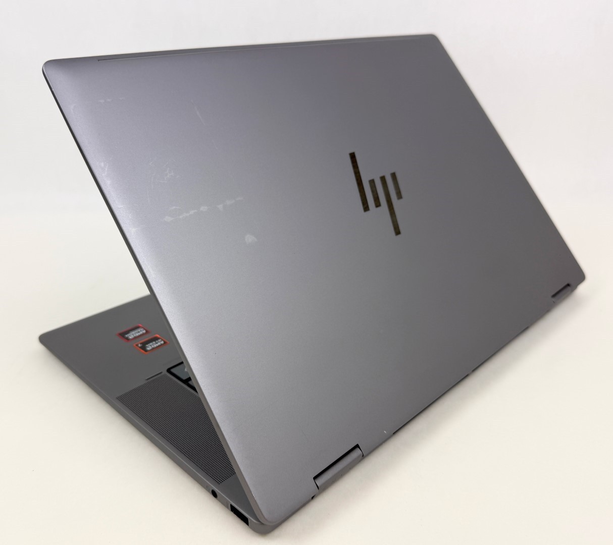 HP Envy 16-ad0023dx 16″ 2K Touch Ryzen 7 8840HS 16GB 1TB SSD W11H 2in1