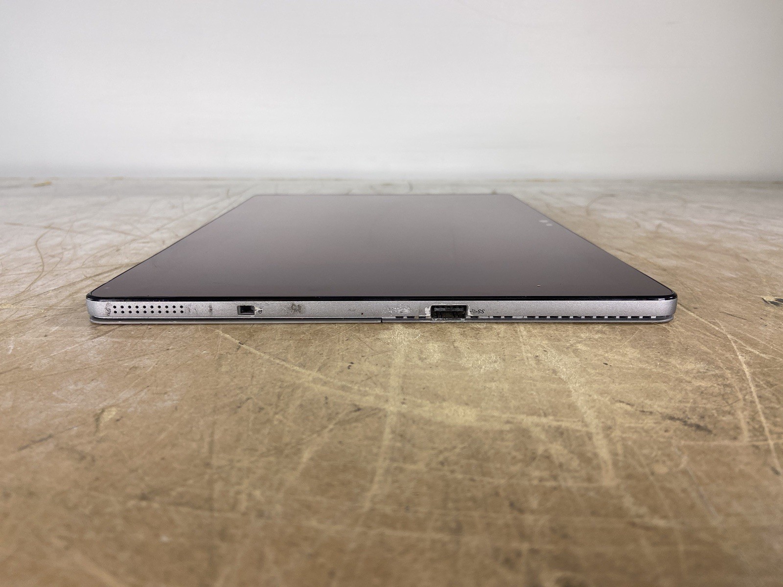 DELL LATITUDE 7200 2-IN-1 i5-8365U @ 1.60GHz, 16GB RAM, NO HDD/OS