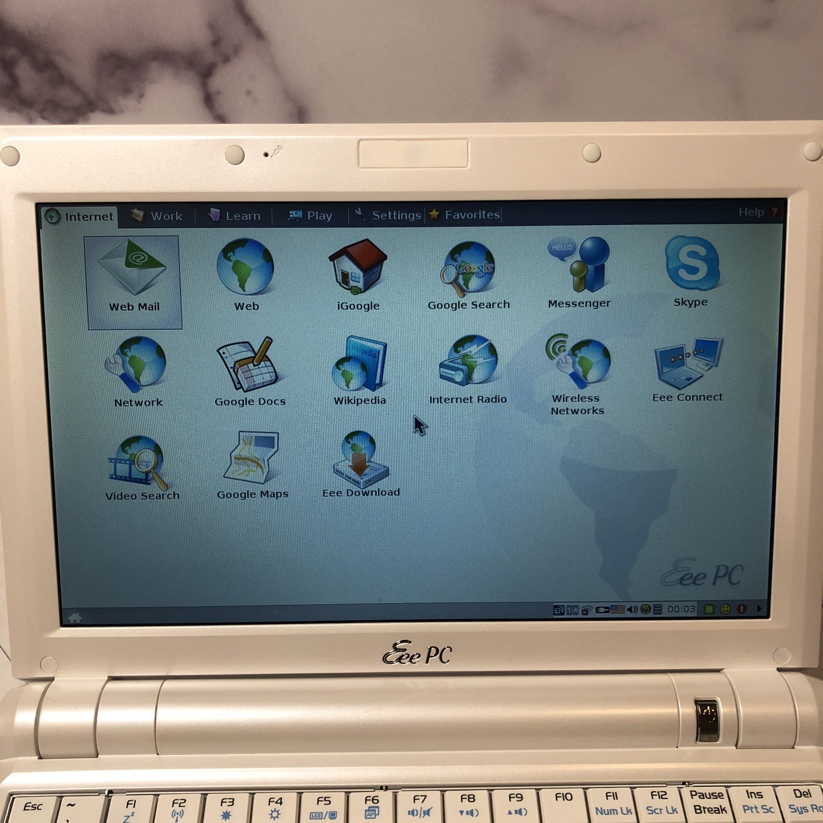 Asus Eee PC 900A Laptop 1.60 GHz, 1 GB RAM