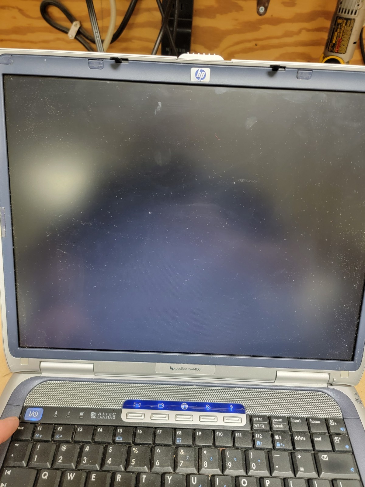 HP Pavilion ZE4400 AMD Athlon XP-M 2400+ 512MB NO Hard Drive or Battery