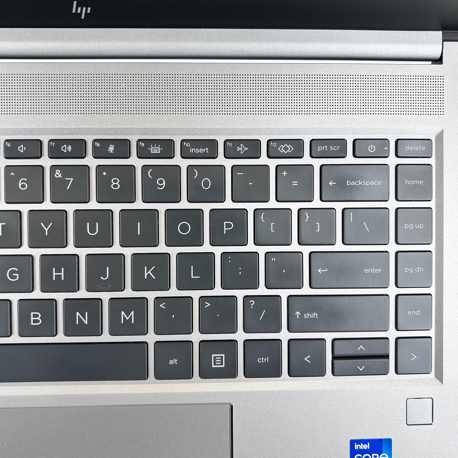 HP ZBook Studio 15 G8 FHD i7-11850H 2.50GHz 32GB 1TB SSD RTX A2000 White Spot