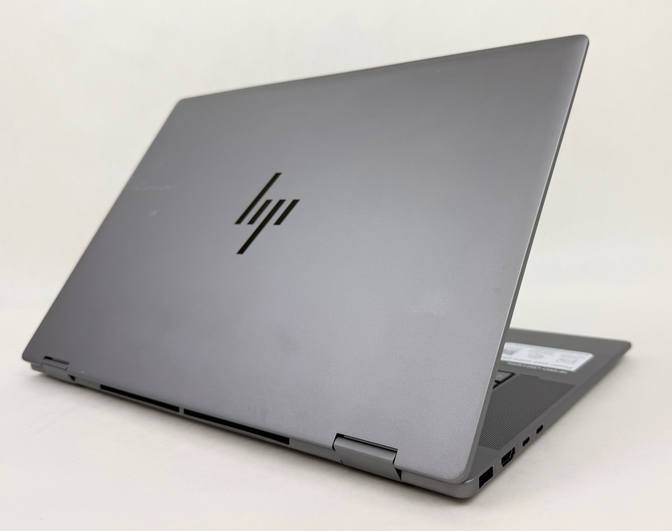 HP Envy 16-ad0023dx 16″ 2K Touch Ryzen 7 8840HS 16GB 1TB SSD W11H 2in1