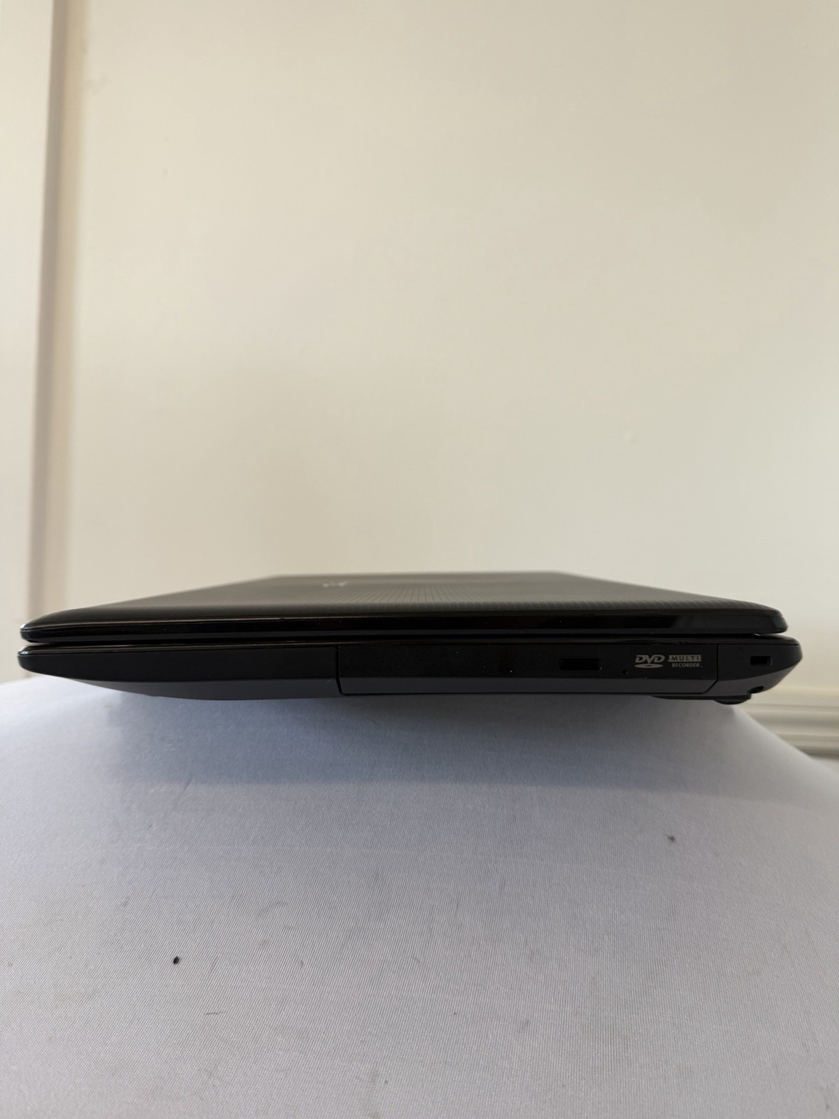 Asus X755J Laptop – Good Screen – Intel i7 – RAM 8 GB – Read Des