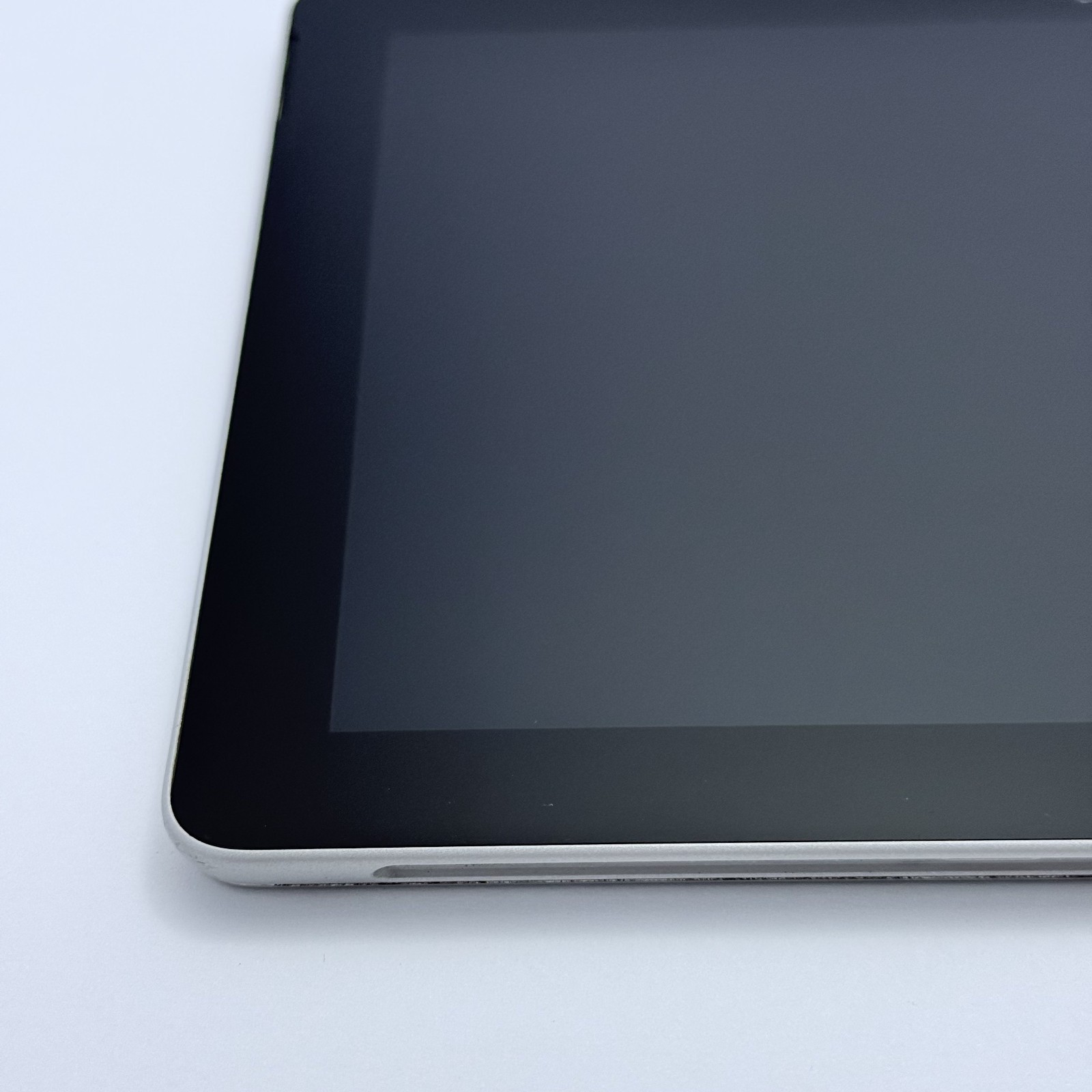 Microsoft Surface Go 1824 Pentium 4415Y 8GB RAM 128GB SSD 10″ – Silver (GRADE C)