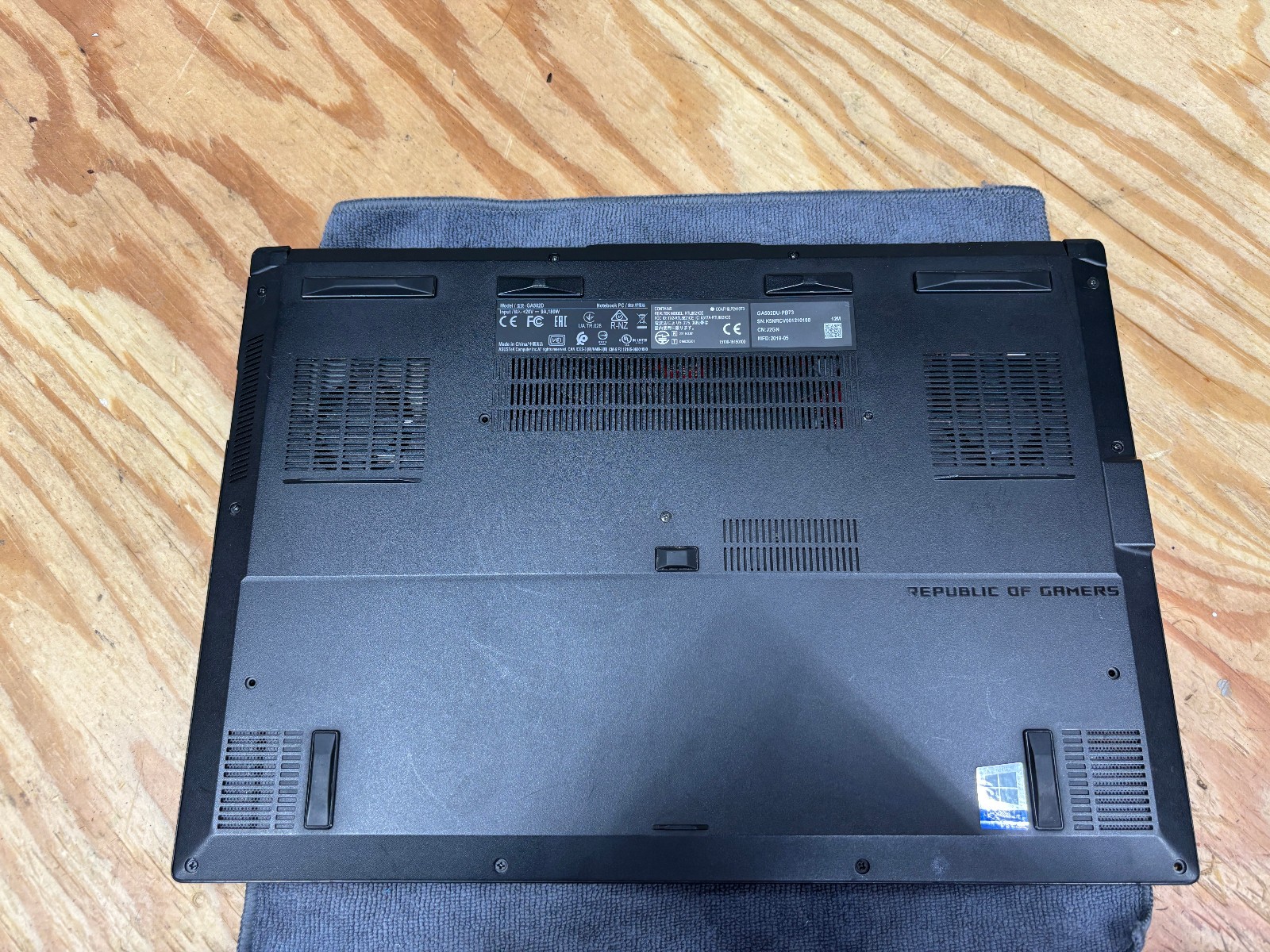 ASUS ROG Zephyrus G GA502DU 15.6 Ryzen 7 3750H GTX 1660Ti 16GB 512GB SSD Win11