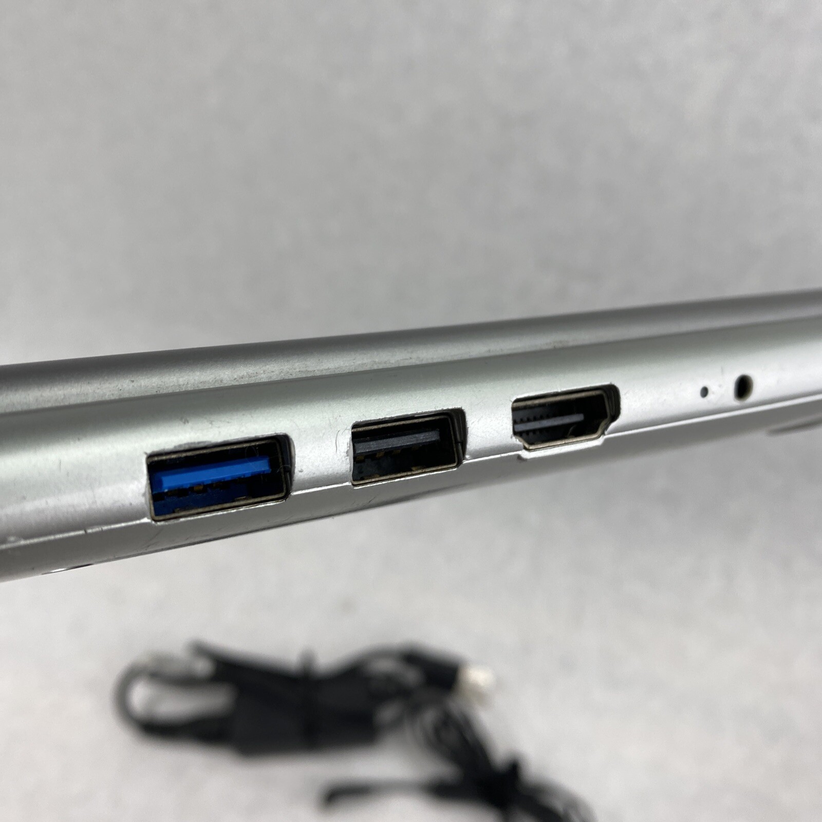 Samsung Chromebook XE303C12 16GB eMMC 1.7GHz 2GB DDR3L 0.3MP webcam 46% BATTERY