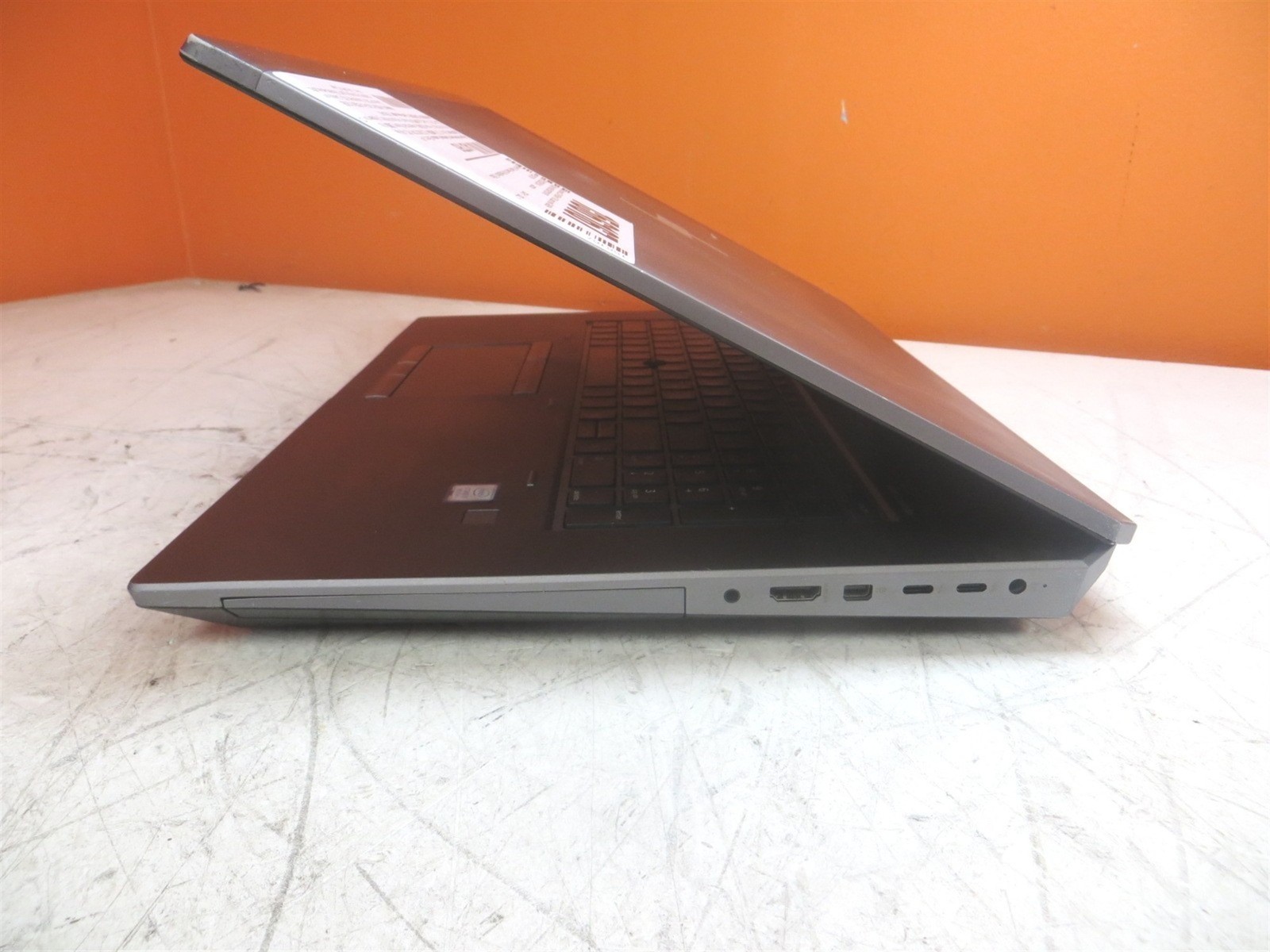 Scratched LCD HP ZBook 17 G5 Laptop Core i7-8850H 2.6GHz 16GB 512GB Quadro P3200
