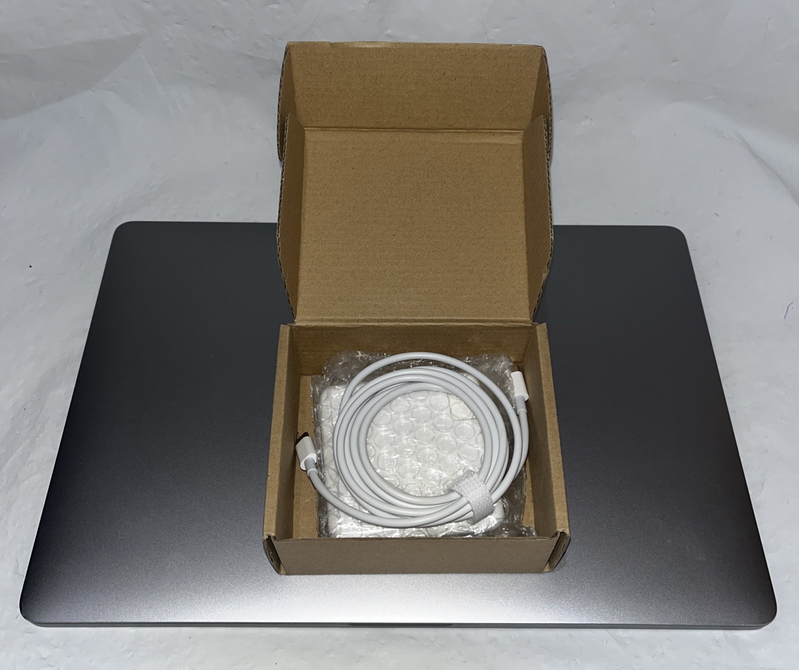 Apple A2141 MacBook Pro, Late 2019 16″ i7-9750H@2.6GHz, 16GB DDR4, 1TB M2, Tahoe