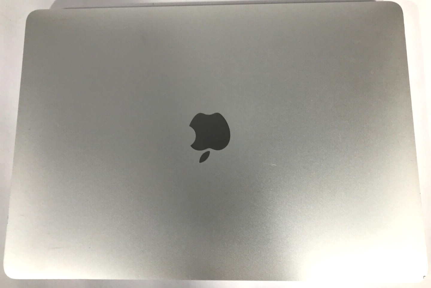 Apple Macbook Air 13″ 2020 M1 8/7 Core @ 3.2GHz 16GB 256GB 2560 x 1600 *Grade C*