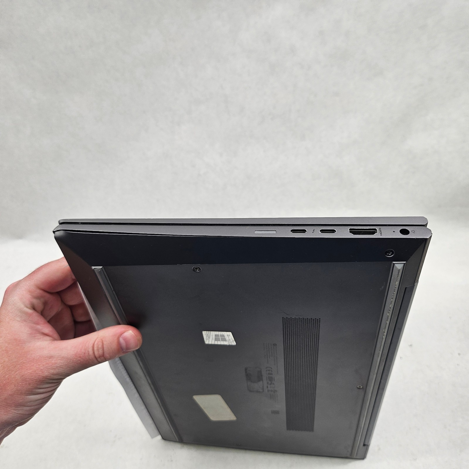 HP ZBook FireFly 14 G8 14″ i5-1145G7 2.60GHz 16GB RAM 512GB SSD No OS Read