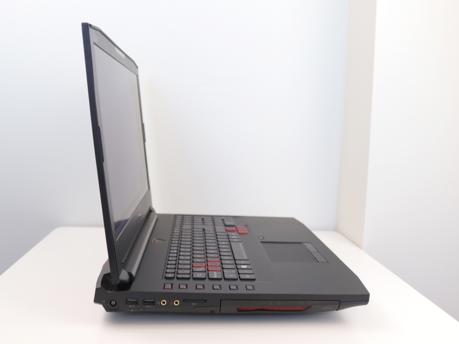 Acer Predator 17.3 G9-793 i7-7700HQ NVIDIA GTX 1070 16GB RAM 1TB SSD + 1TB HDD
