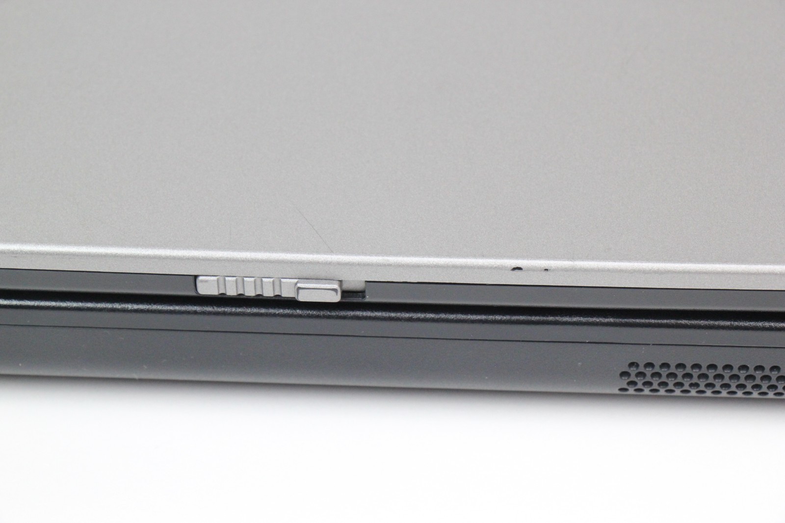 Dell Inspiron B120 Retro Gaming Laptop Celeron 1.50GHz 256MB RAM (Windows XP)