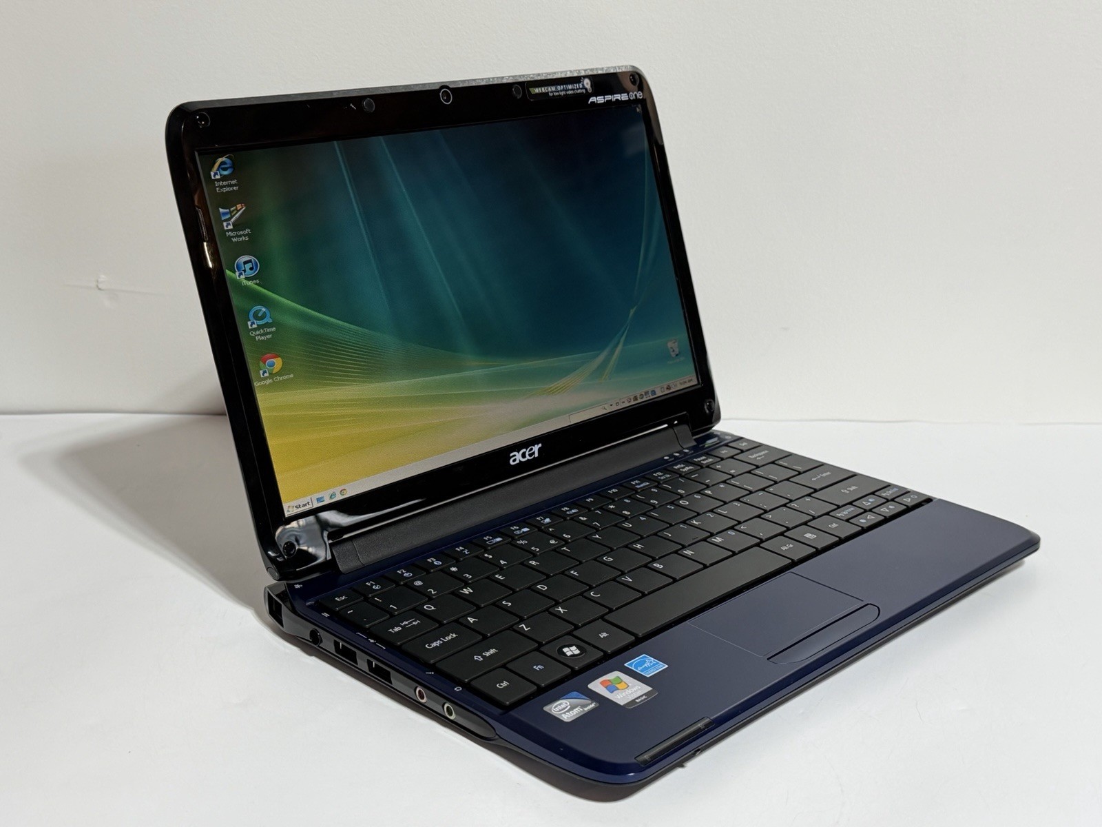 Acer Aspire One Netbook Blue 10.1″ Intel Atom 2GB RAM 80GB HDD Windows 7 Case