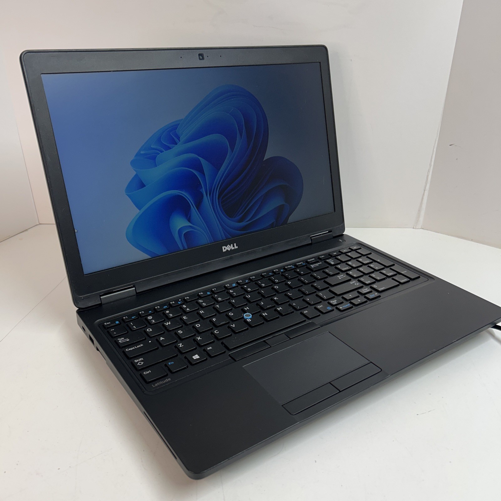 Dell Latitude 5580 15.6″ i5-6300u 16GB Ram 256GB SSD Win 11 Pro Needs🔋
