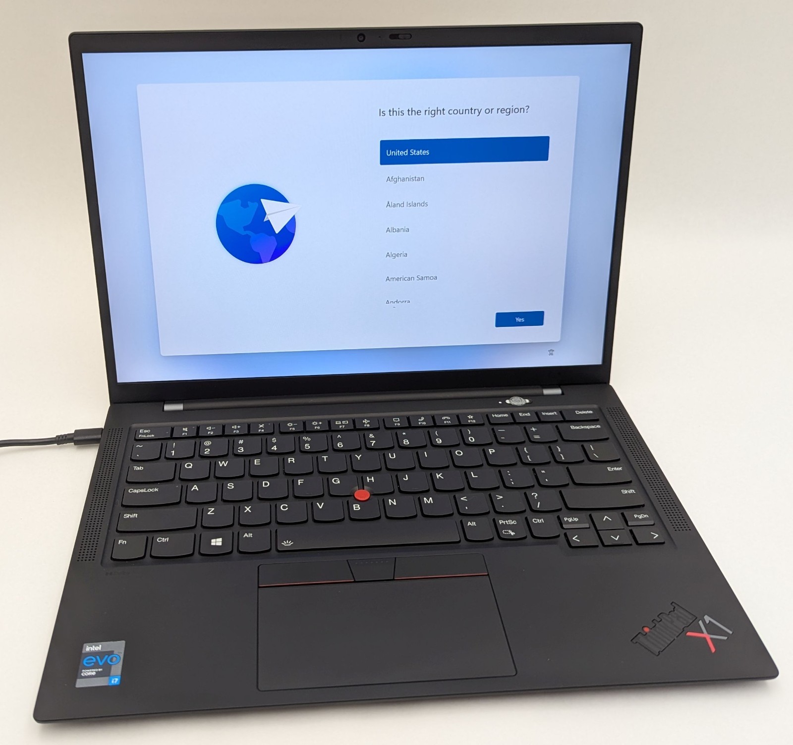 Lenovo ThinkPad X1 Carbon 9th Gen 14″ Laptop i7-1165G7 16GB RAM 512GB NVMe Win11