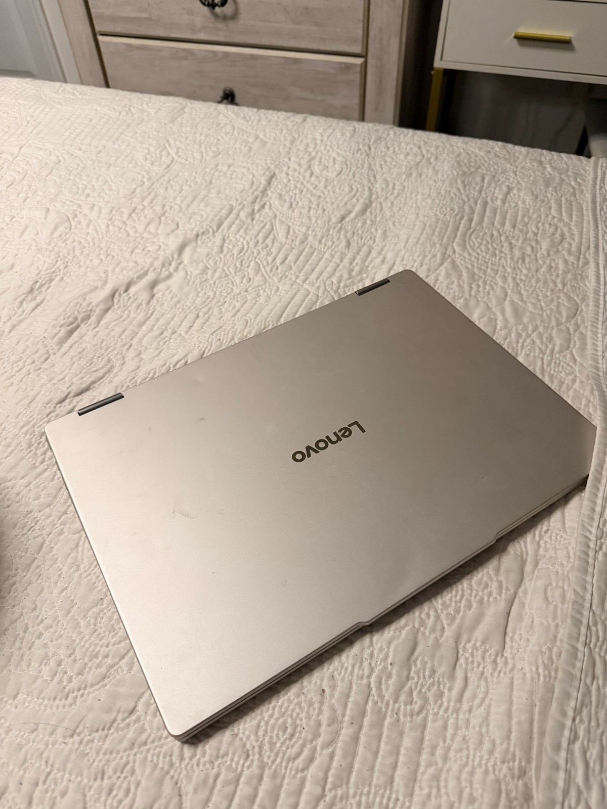 Levono yoga 7 2-in-1 14 amd – Silver (Seashell) – Touchscreen – ETC..