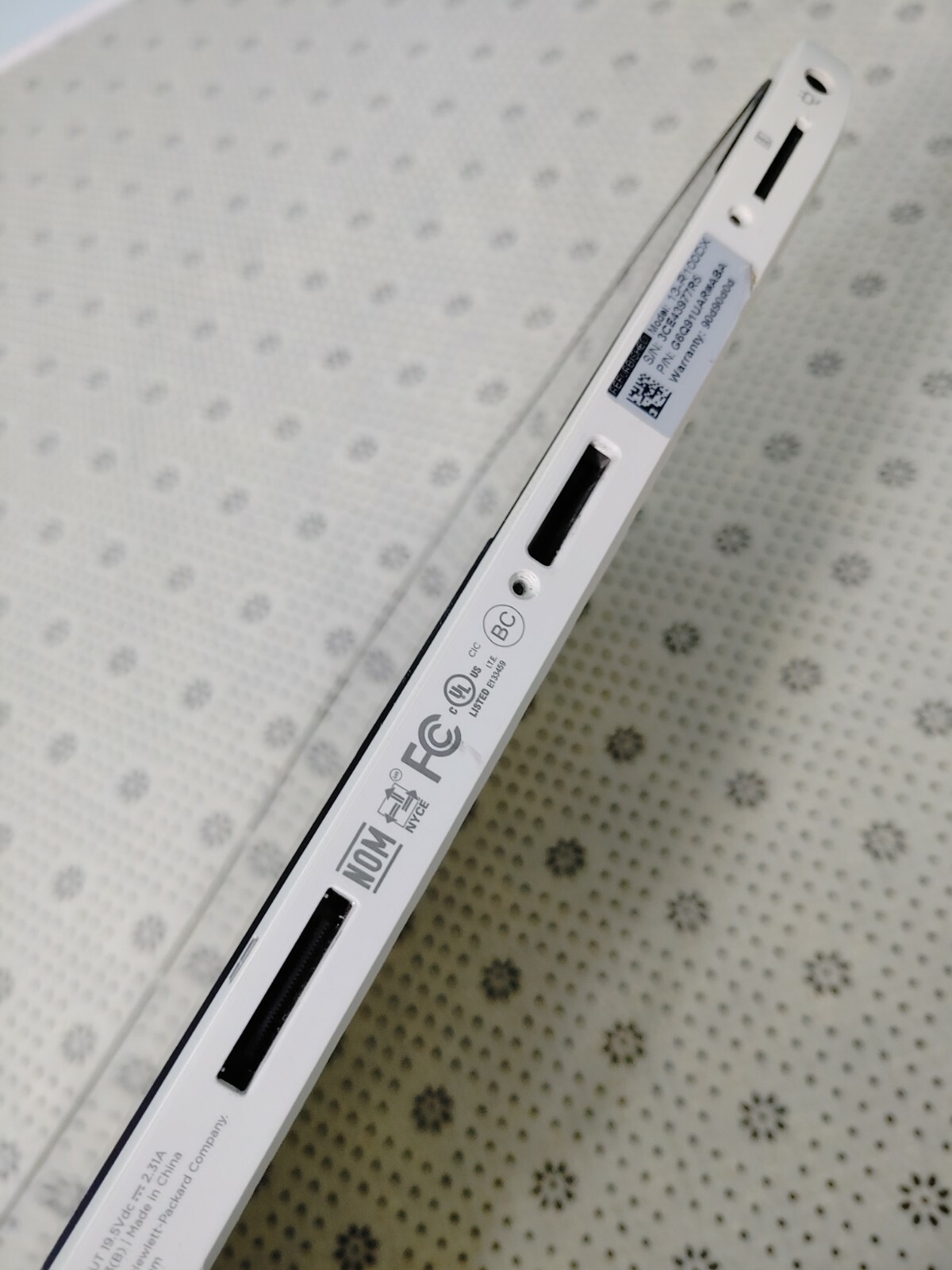 HP Split X2 13-r100dx 13.3″ For Parts as is