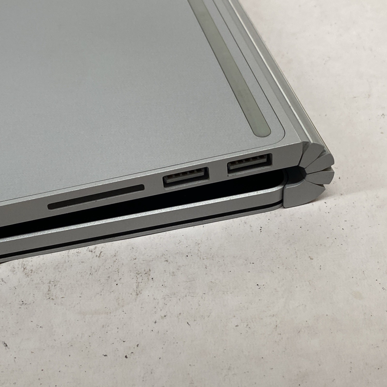 Microsoft Surface Book 2 1832 i5-7300U 2.6GHZ 8GB 128GB SSD Silver