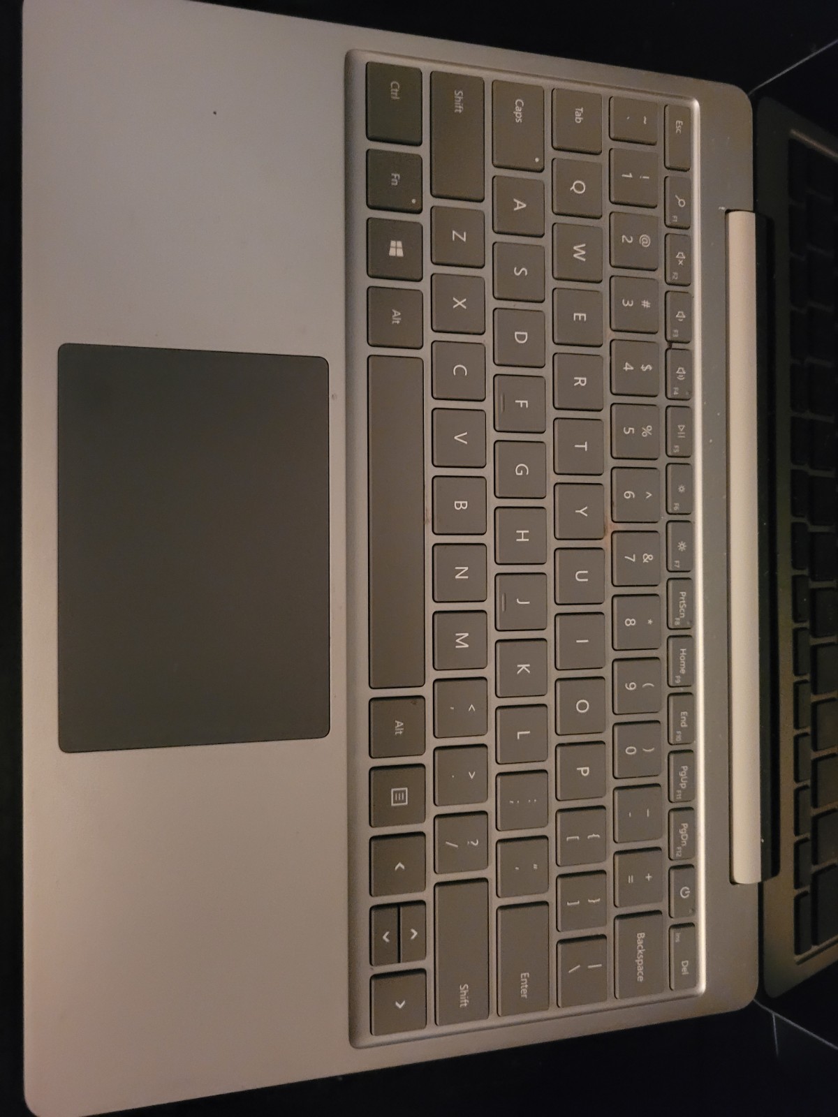 🖥️ Microsoft Surface Laptop Go