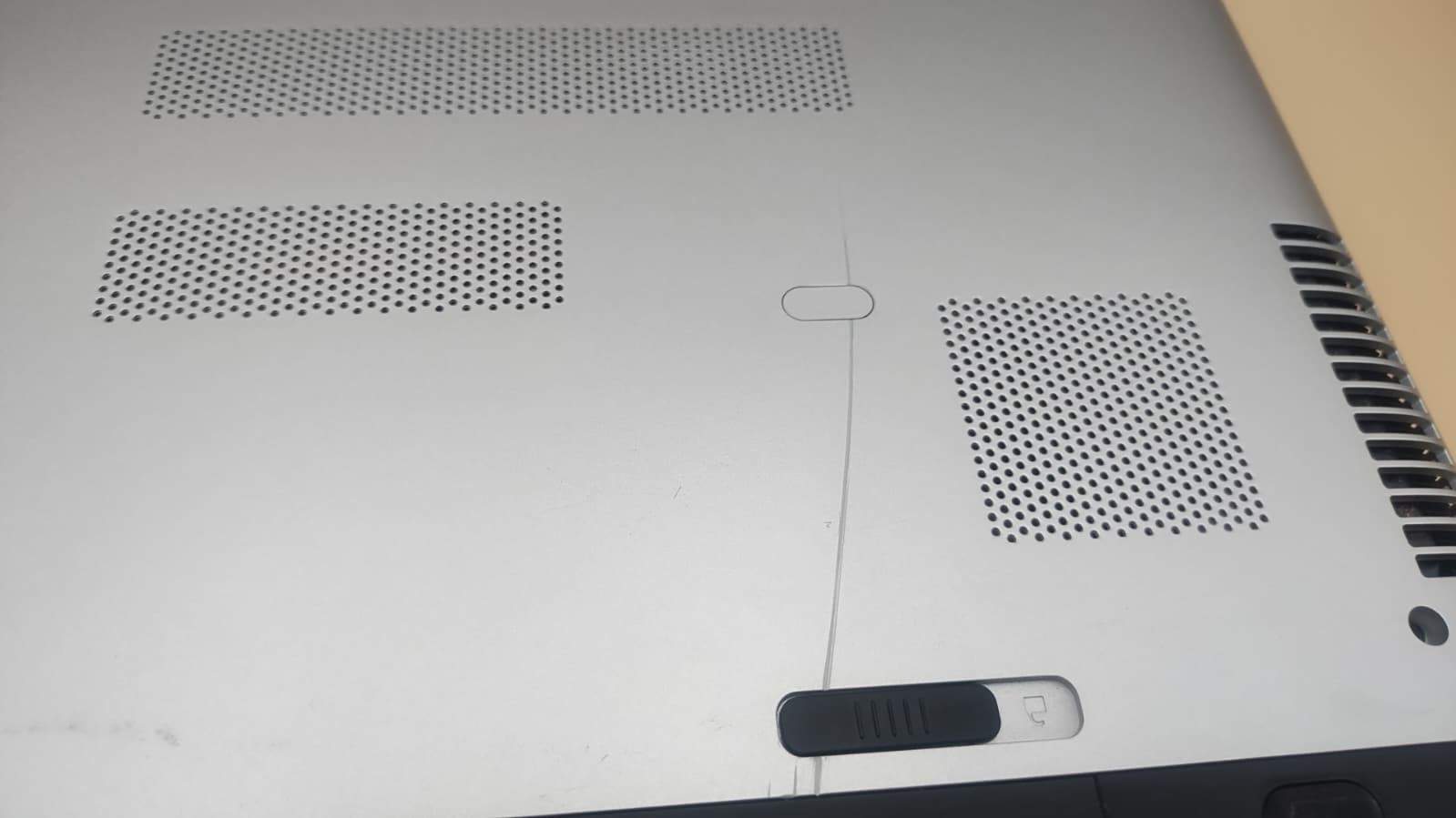 HP Pavilion 17 i7-6500U 12GB RAM 1TB HDD GeForce 940M 17.3″ Win11 Home DVD