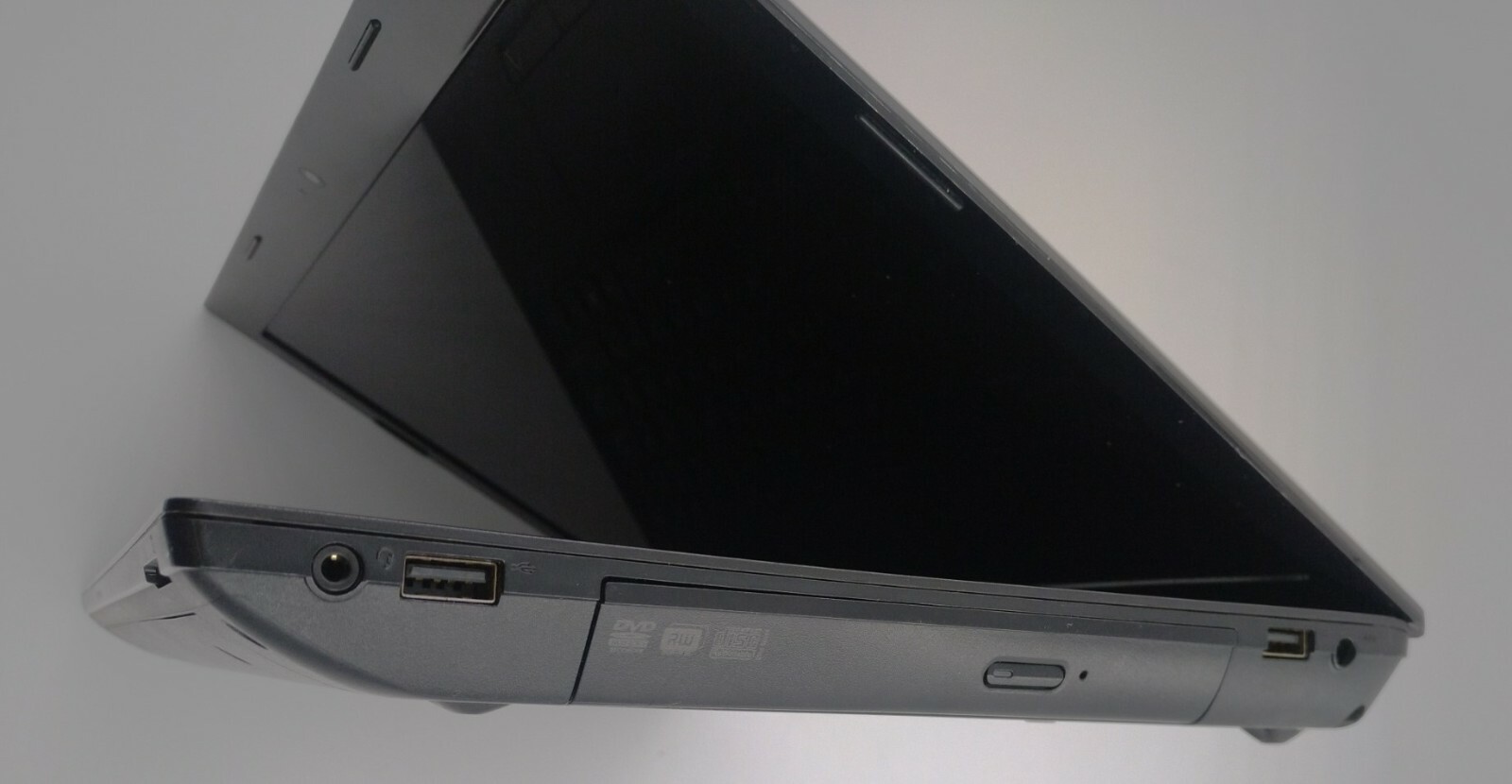 Lenovo Ideapad N585 laptop. Amd E series. 4 gb ram, 240 gb HDD. Look and read.